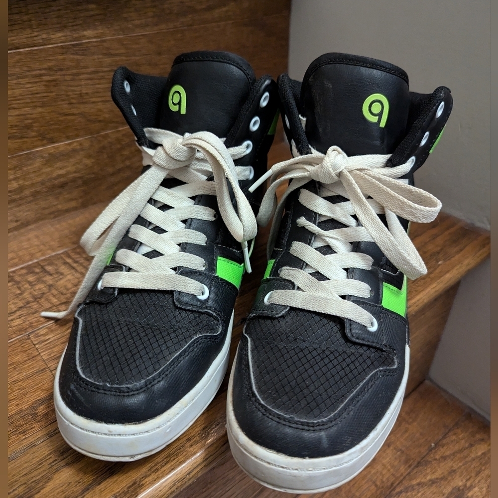Black high top sneakers with neon green stripes men's Size 6 / youth 6 - Picture 2 of 13